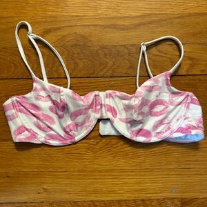 Frankie's Bikinis X Sydney Sweeney kisses bikini top